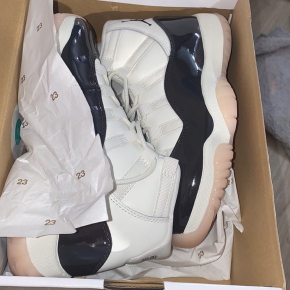 Womens Air Jordan 11 Retro - Picture 5 of 5